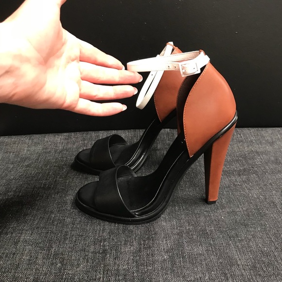 Shoemint Color Blocked Strappy Sandals - Picture 4 of 5